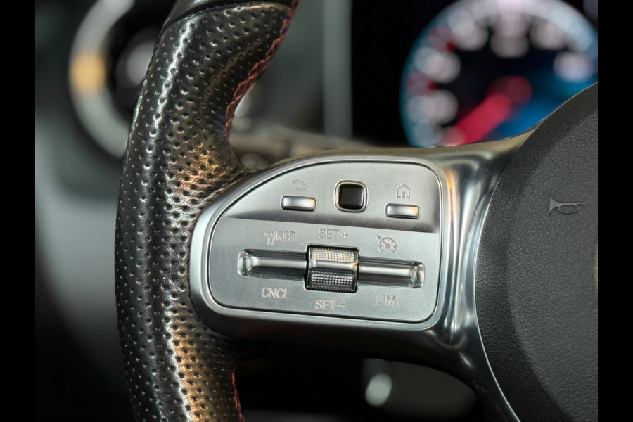 Mercedes-Benz B-Klasse 180 Business Solution AMG | Pano | Alcantara | 18' inch | DAB | Navigatie | Camera