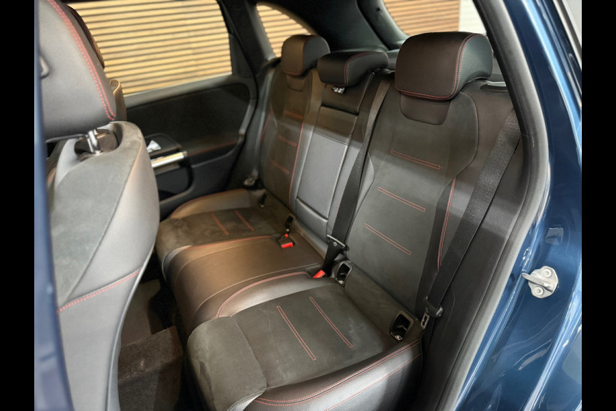 Mercedes-Benz B-Klasse 180 Business Solution AMG | Pano | Alcantara | 18' inch | DAB | Navigatie | Camera