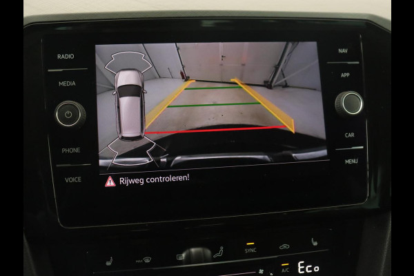 Volkswagen Passat 1.4 TSI PHEV GTE | Stoelverwarming | Massage | Leder/Alcantara | Camera | Carplay | Navigatie | Matrix LED | Adaptive cruise | Climate control | 18'' lichtmetalen velgen