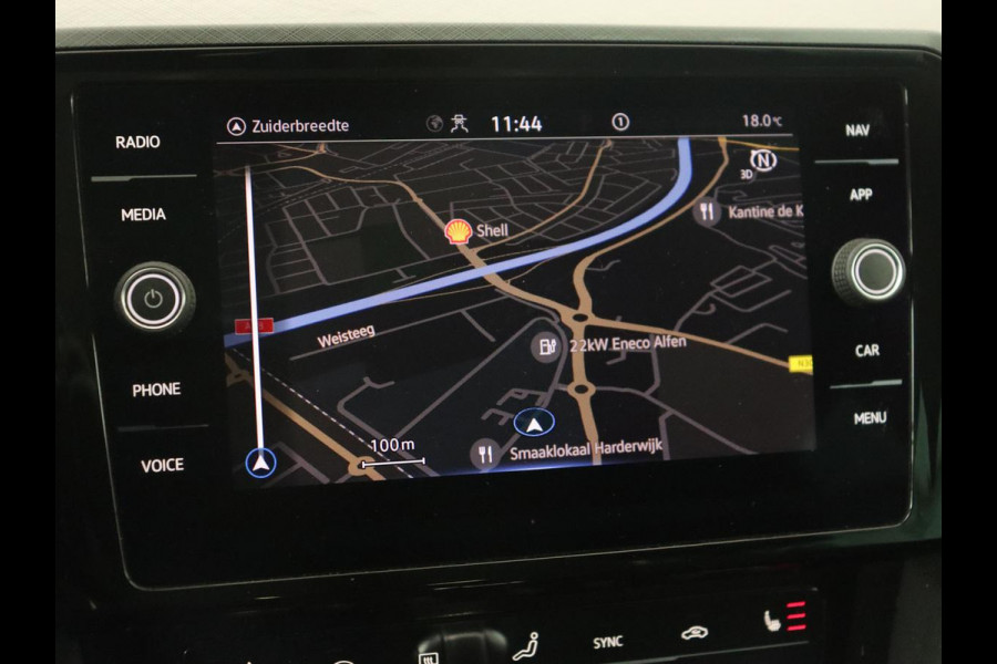 Volkswagen Passat 1.4 TSI PHEV GTE | Stoelverwarming | Massage | Leder/Alcantara | Camera | Carplay | Navigatie | Matrix LED | Adaptive cruise | Climate control | 18'' lichtmetalen velgen