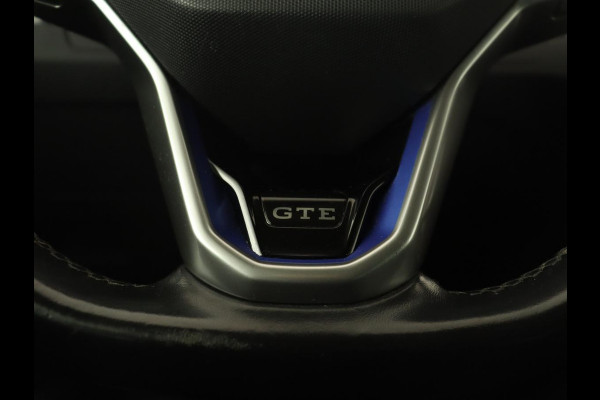 Volkswagen Passat 1.4 TSI PHEV GTE | Stoelverwarming | Massage | Leder/Alcantara | Camera | Carplay | Navigatie | Matrix LED | Adaptive cruise | Climate control | 18'' lichtmetalen velgen