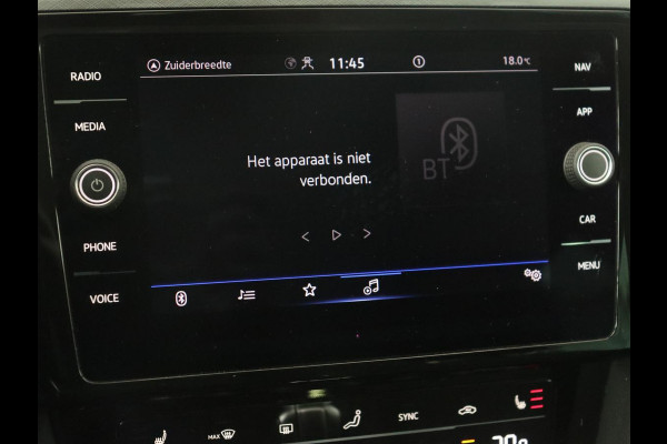 Volkswagen Passat 1.4 TSI PHEV GTE | Stoelverwarming | Massage | Leder/Alcantara | Camera | Carplay | Navigatie | Matrix LED | Adaptive cruise | Climate control | 18'' lichtmetalen velgen