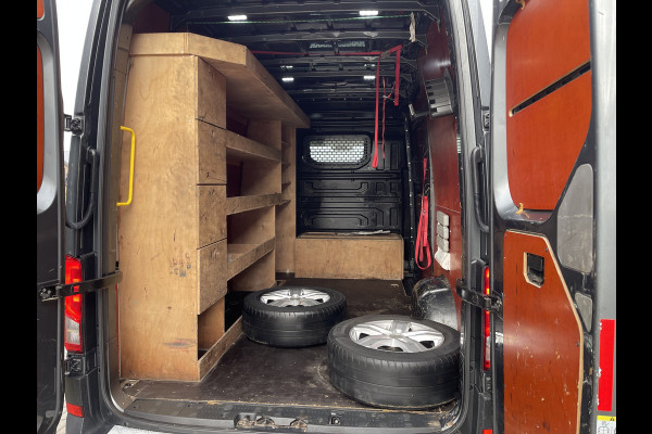 Volkswagen Crafter 35 2.0 TDI 140pk automaat L3H3 ( voorheen L2H2 ) Trendline / vaste prijs rijklaar € 16.950 ex btw / lease vanaf € 285 / grijs metallic / airco / cruise / pdc rondom / trekhaak / imperial