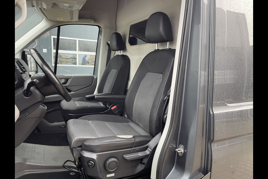 Volkswagen Crafter 35 2.0 TDI 140pk automaat L3H3 ( voorheen L2H2 ) Trendline / vaste prijs rijklaar € 16.950 ex btw / lease vanaf € 285 / grijs metallic / airco / cruise / pdc rondom / trekhaak / imperial