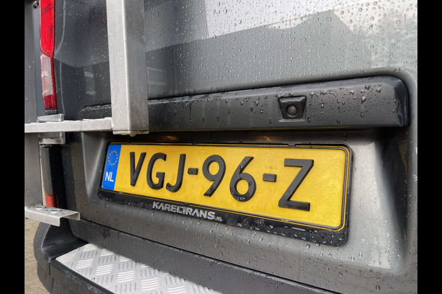 Volkswagen Crafter 35 2.0 TDI 140pk automaat L3H3 ( voorheen L2H2 ) Trendline / vaste prijs rijklaar € 16.950 ex btw / lease vanaf € 285 / grijs metallic / airco / cruise / pdc rondom / trekhaak / imperial