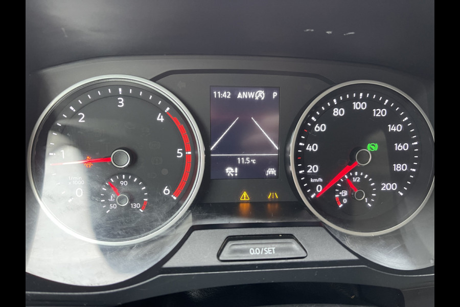 Volkswagen Crafter 35 2.0 TDI 140pk automaat L3H3 ( voorheen L2H2 ) Trendline / vaste prijs rijklaar € 16.950 ex btw / lease vanaf € 285 / grijs metallic / airco / cruise / pdc rondom / trekhaak / imperial