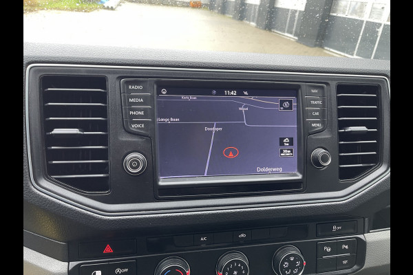 Volkswagen Crafter 35 2.0 TDI 140pk automaat L3H3 ( voorheen L2H2 ) Trendline / vaste prijs rijklaar € 16.950 ex btw / lease vanaf € 285 / grijs metallic / airco / cruise / pdc rondom / trekhaak / imperial