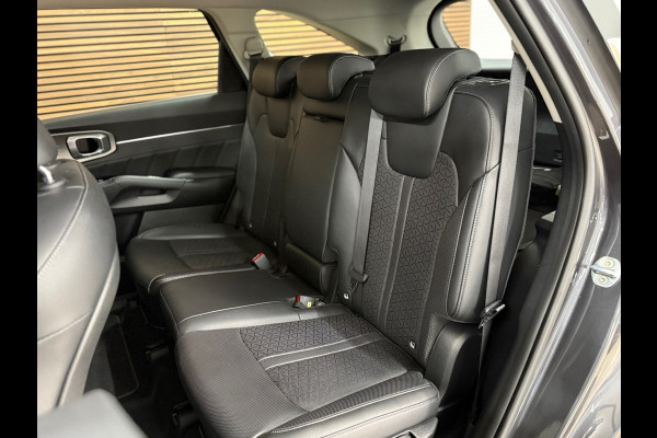 Kia Sorento 1.6 T-GDI Plug-in Hybrid 4WD DynamicLine 7p. | Luxe Leer | Afn. Trekhaak | Winterpakket | Adaptive Cruise
