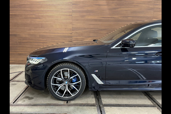 BMW 5 Serie 530e High Executive M-Sport Shadow Line | Laser | LCI | Pano | Drive Assist Prof | 19' inch