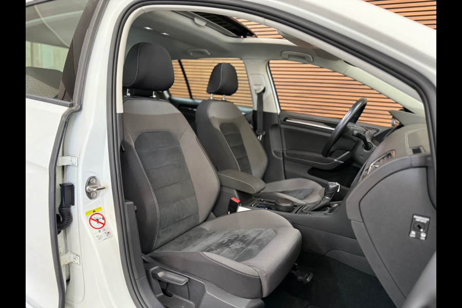 Volkswagen Golf 1.5 TSI Highline PANO/NAVI/CAMERA/LED/SPORTSTOELEN/CLIMATE/PARELMOER !