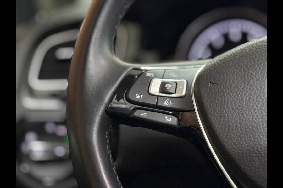 Volkswagen Golf 1.5 TSI Highline PANO/NAVI/CAMERA/LED/SPORTSTOELEN/CLIMATE/PARELMOER !