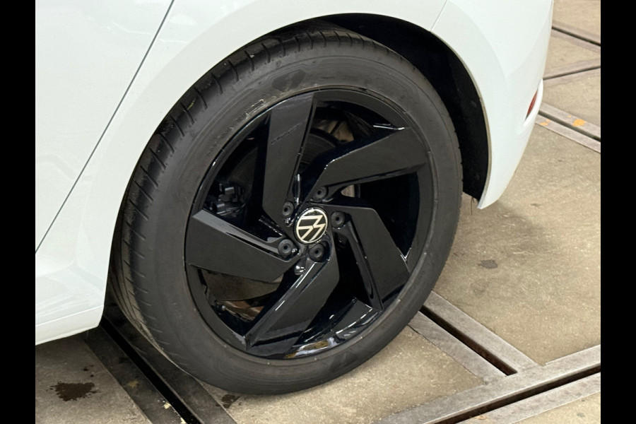 Volkswagen Golf 1.5 TSI Highline PANO/NAVI/CAMERA/LED/SPORTSTOELEN/CLIMATE/PARELMOER !