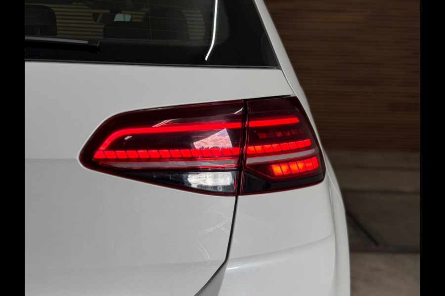 Volkswagen Golf 1.5 TSI Highline PANO/NAVI/CAMERA/LED/SPORTSTOELEN/CLIMATE/PARELMOER !