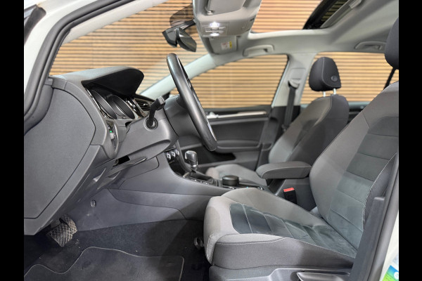 Volkswagen Golf 1.5 TSI Highline PANO/NAVI/CAMERA/LED/SPORTSTOELEN/CLIMATE/PARELMOER !