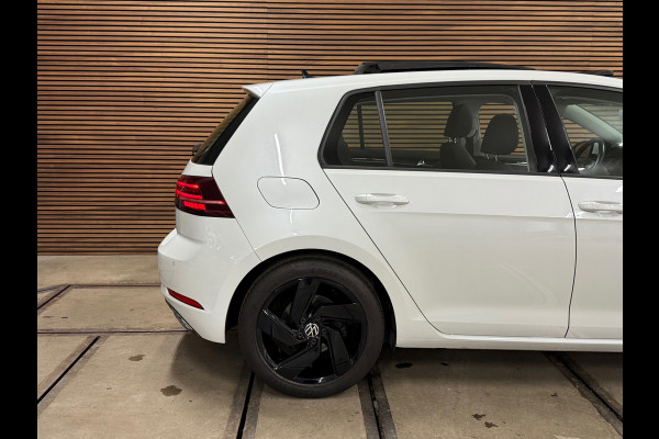 Volkswagen Golf 1.5 TSI Highline PANO/NAVI/CAMERA/LED/SPORTSTOELEN/CLIMATE/PARELMOER !