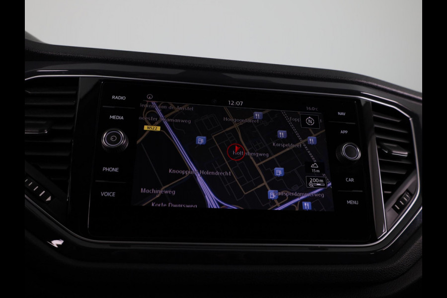 Volkswagen T-Roc 1.5 TSI Sport 150 pk Automaat (DSG) | Navigatie | Panoramadak | Parkeersensoren | Adaptieve cruise control | Keyless |