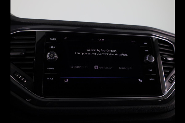 Volkswagen T-Roc 1.5 TSI Sport 150 pk Automaat (DSG) | Navigatie | Panoramadak | Parkeersensoren | Adaptieve cruise control | Keyless |