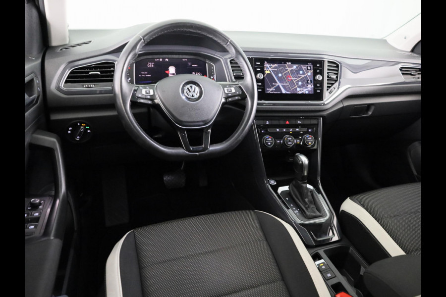 Volkswagen T-Roc 1.5 TSI Sport 150 pk Automaat (DSG) | Navigatie | Panoramadak | Parkeersensoren | Adaptieve cruise control | Keyless |