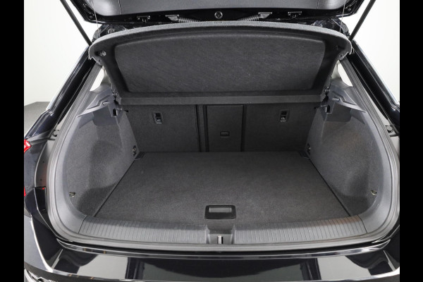 Volkswagen T-Roc 1.5 TSI Sport 150 pk Automaat (DSG) | Navigatie | Panoramadak | Parkeersensoren | Adaptieve cruise control | Keyless |