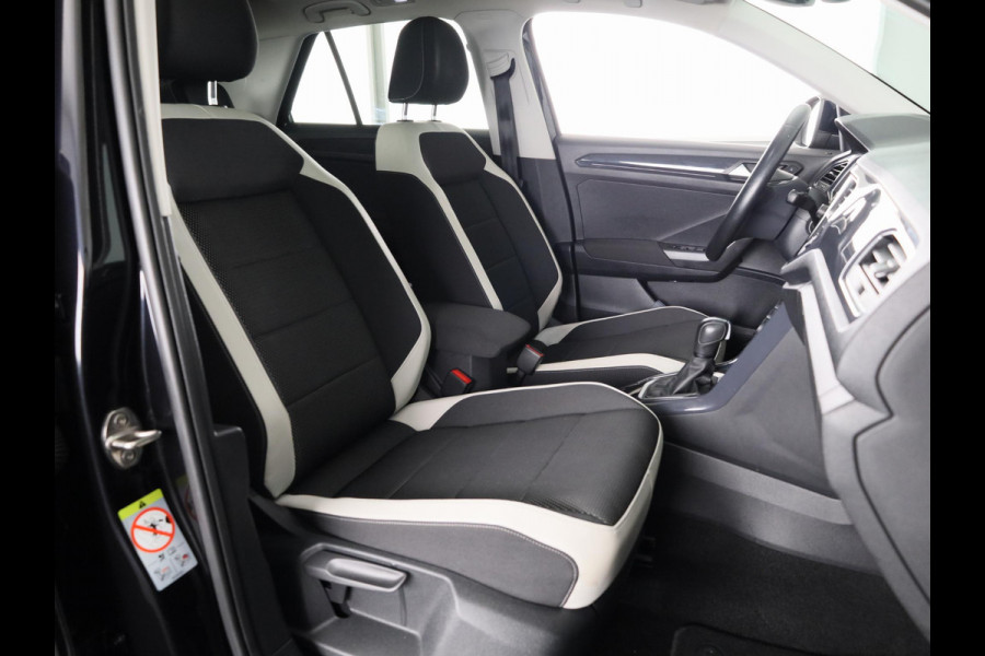 Volkswagen T-Roc 1.5 TSI Sport 150 pk Automaat (DSG) | Navigatie | Panoramadak | Parkeersensoren | Adaptieve cruise control | Keyless |