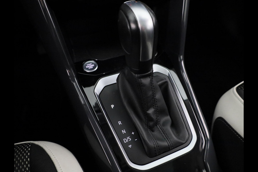 Volkswagen T-Roc 1.5 TSI Sport 150 pk Automaat (DSG) | Navigatie | Panoramadak | Parkeersensoren | Adaptieve cruise control | Keyless |