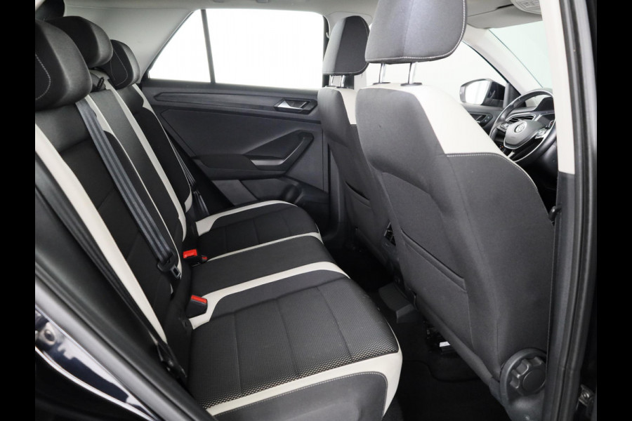 Volkswagen T-Roc 1.5 TSI Sport 150 pk Automaat (DSG) | Navigatie | Panoramadak | Parkeersensoren | Adaptieve cruise control | Keyless |