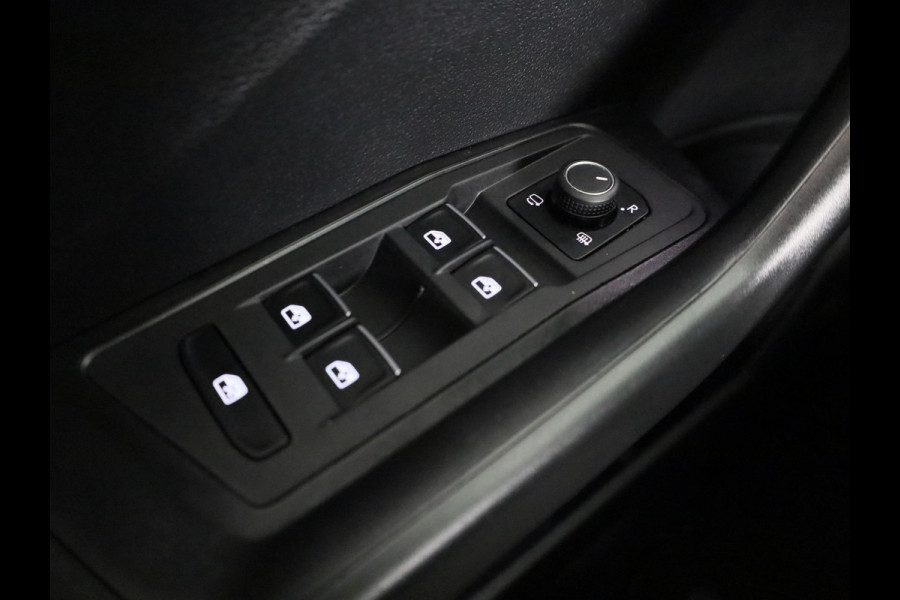 Volkswagen T-Roc 1.5 TSI Sport 150 pk Automaat (DSG) | Navigatie | Panoramadak | Parkeersensoren | Adaptieve cruise control | Keyless |