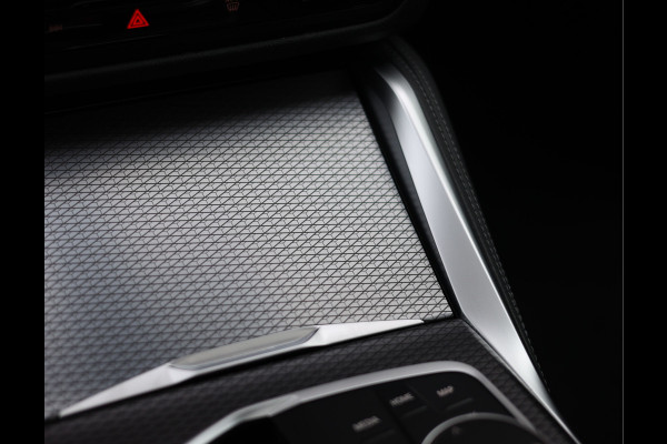 BMW 4 Serie Coupé 420i | M-Sport - HUD - Schuifdak