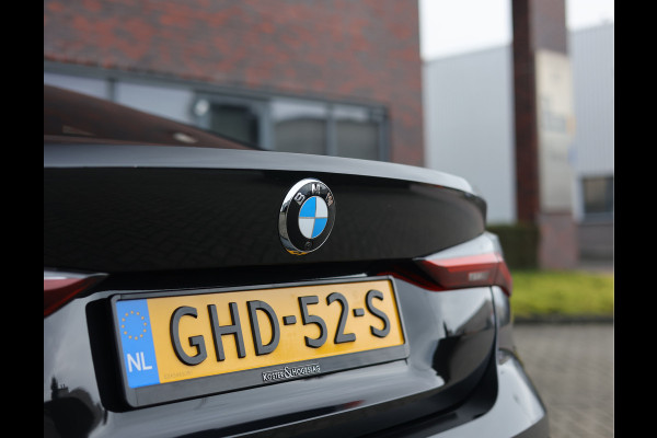 BMW 4 Serie Coupé 420i | M-Sport - HUD - Schuifdak