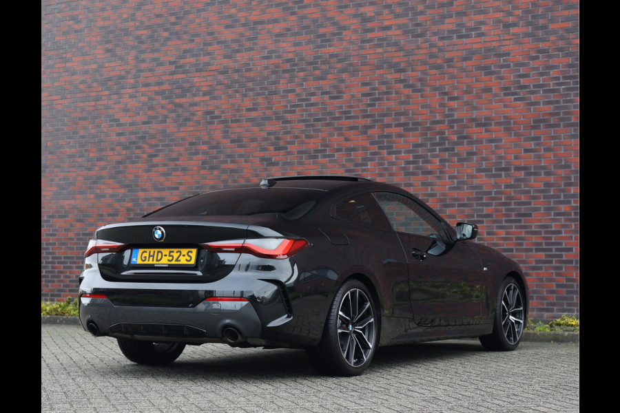 BMW 4 Serie Coupé 420i | M-Sport - HUD - Schuifdak