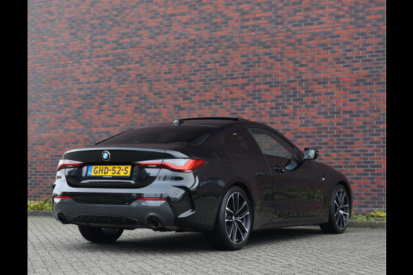 BMW 4 Serie Coupé 420i | M-Sport - HUD - Schuifdak