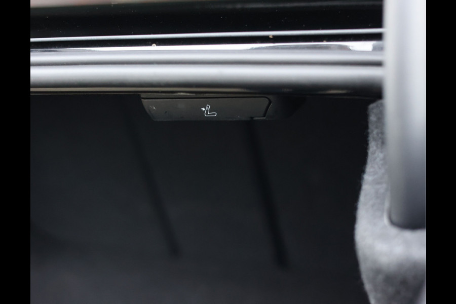 BMW 4 Serie Coupé 420i | M-Sport - HUD - Schuifdak