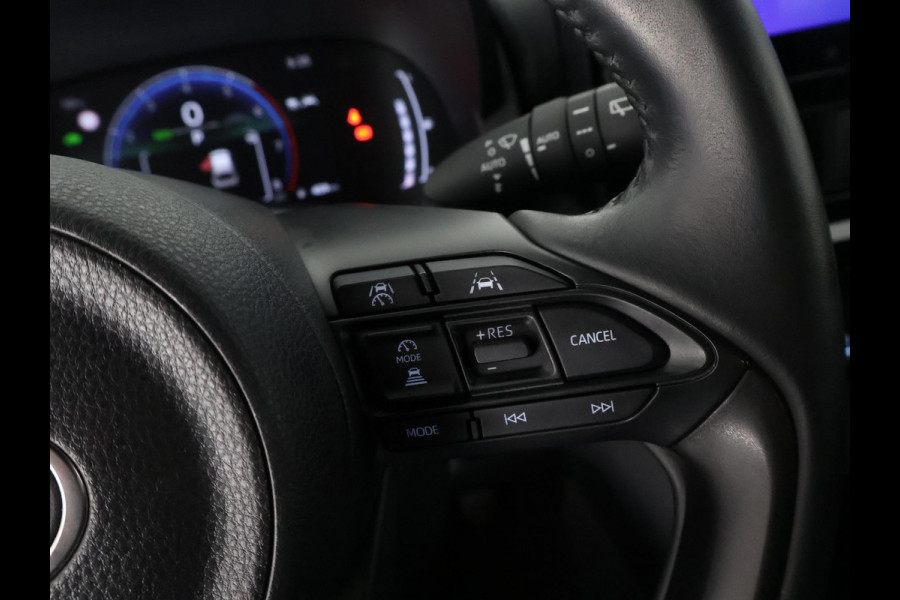 Toyota Yaris Cross 1.5 Hybrid 115 First Edition | Afneembare trekhaak | Navigatie | Apple Carplay & AndroidAUTO |