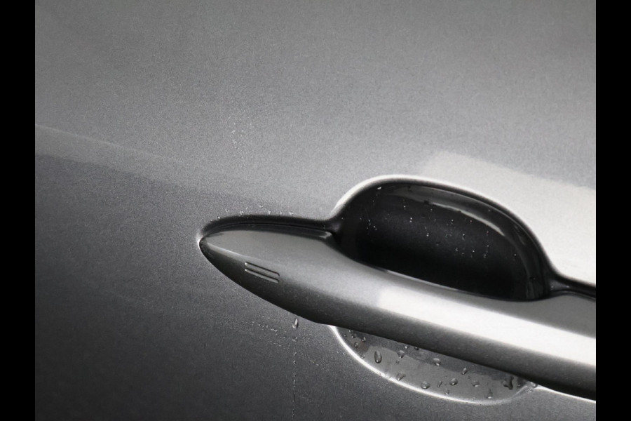 Toyota Yaris Cross 1.5 Hybrid 115 First Edition | Afneembare trekhaak | Navigatie | Apple Carplay & AndroidAUTO |