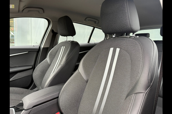 BMW 1-serie 118i AUT Executive SPORT Sportstoelen|LED|Dealer Onderhouden