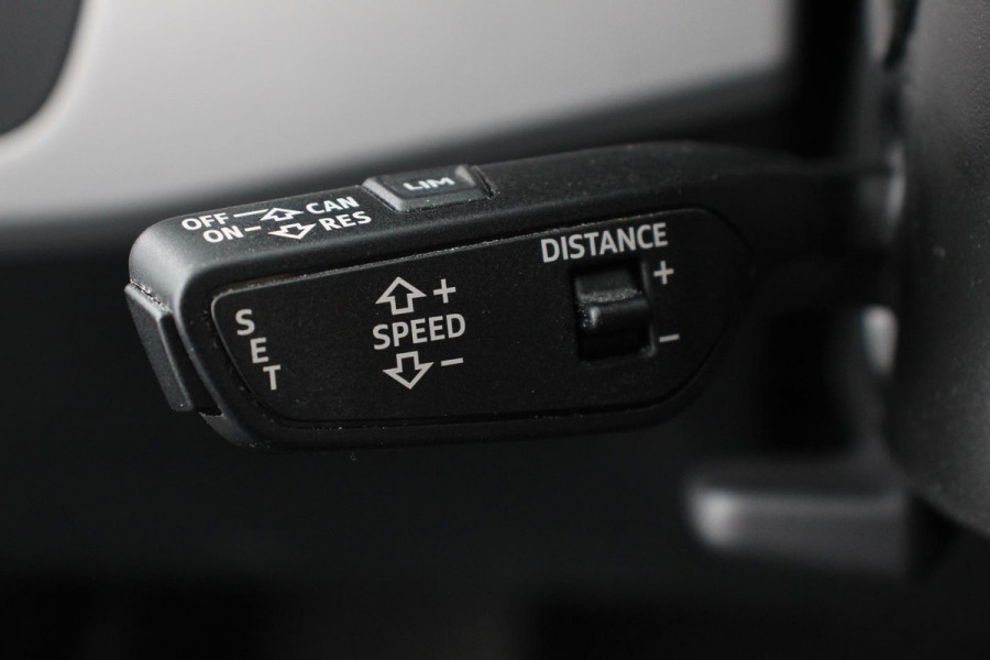 Audi A4 Avant 40 TFSI 204pk S-tronic S-Line Black Edition | Navigatie | Apple Carplay/Android Auto | Adaptive Cruise Control | Parkeersensoren | Camera | Dodehoek Assistent | Elektrische Achterklep | Stoelverwarming | Climate Control |