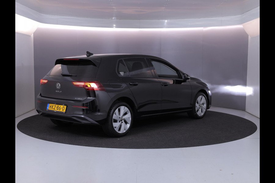 Volkswagen Golf 1.5 eHybrid Life Edition 204 pk Automaat (DSG) | Verlengde garantie | Navigatie via App | Parkeersensoren (Park assist) | Achteruitrijcamera | Stoelverwarming |