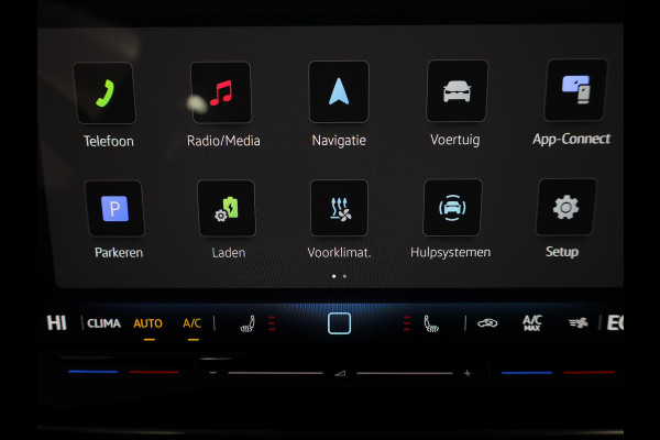 Volkswagen Golf 1.5 eHybrid Life Edition 204 pk Automaat (DSG) | Verlengde garantie | Navigatie via App | Parkeersensoren (Park assist) | Achteruitrijcamera | Stoelverwarming |