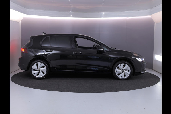 Volkswagen Golf 1.5 eHybrid Life Edition 204 pk Automaat (DSG) | Verlengde garantie | Navigatie via App | Parkeersensoren (Park assist) | Achteruitrijcamera | Stoelverwarming |