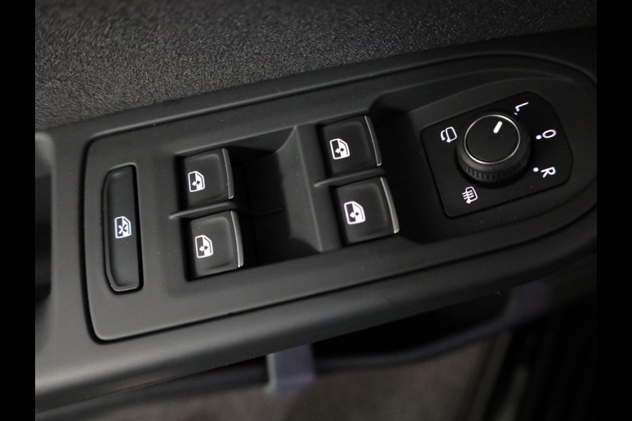 Volkswagen Golf 1.5 eHybrid Life Edition 204 pk Automaat (DSG) | Verlengde garantie | Navigatie via App | Parkeersensoren (Park assist) | Achteruitrijcamera | Stoelverwarming |