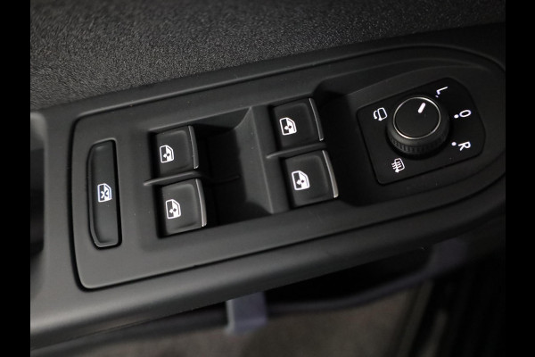 Volkswagen Golf 1.5 eHybrid Life Edition 204 pk Automaat (DSG) | Verlengde garantie | Navigatie via App | Parkeersensoren (Park assist) | Achteruitrijcamera | Stoelverwarming |