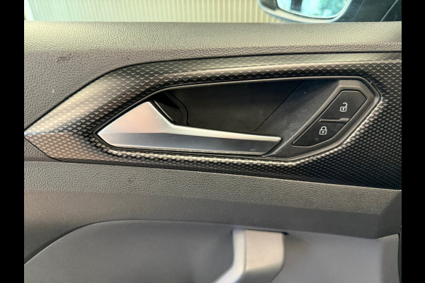 Volkswagen T-Cross 1.0 TSI Style DSG NAVIGATIE CAMERA APPLE CARPLAY PDC CRUISE STOELVERWARMING KEYLESS-GO START/STOP