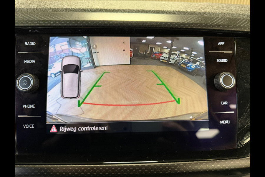 Volkswagen T-Cross 1.0 TSI Style DSG NAVIGATIE CAMERA APPLE CARPLAY PDC CRUISE STOELVERWARMING KEYLESS-GO START/STOP