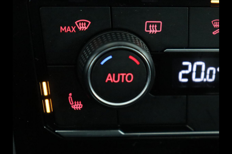 Volkswagen T-Cross 1.0 TSI Style | Automaat | Stoelverwarming | Trekhaak | Carplay | Keyless | Virtual Cockpit | Adaptive cruise | Navigatie | Full LED | Parkeerhulp | Dodehoek detectie | Getint glas