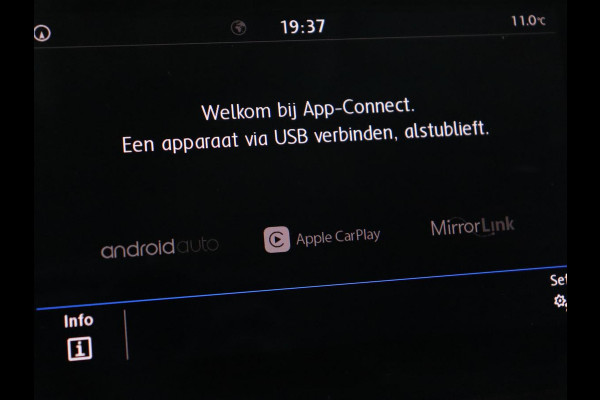 Volkswagen T-Cross 1.0 TSI Style | Automaat | Stoelverwarming | Trekhaak | Carplay | Keyless | Virtual Cockpit | Adaptive cruise | Navigatie | Full LED | Parkeerhulp | Dodehoek detectie | Getint glas