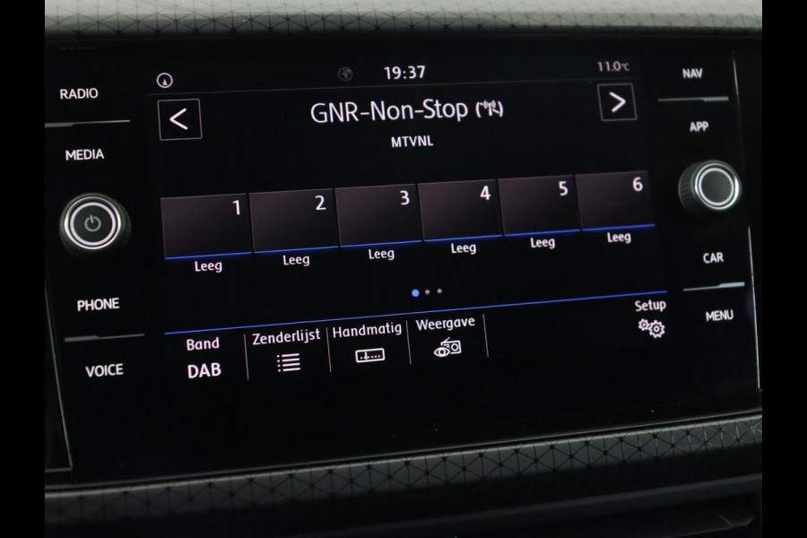 Volkswagen T-Cross 1.0 TSI Style | Automaat | Stoelverwarming | Trekhaak | Carplay | Keyless | Virtual Cockpit | Adaptive cruise | Navigatie | Full LED | Parkeerhulp | Dodehoek detectie | Getint glas