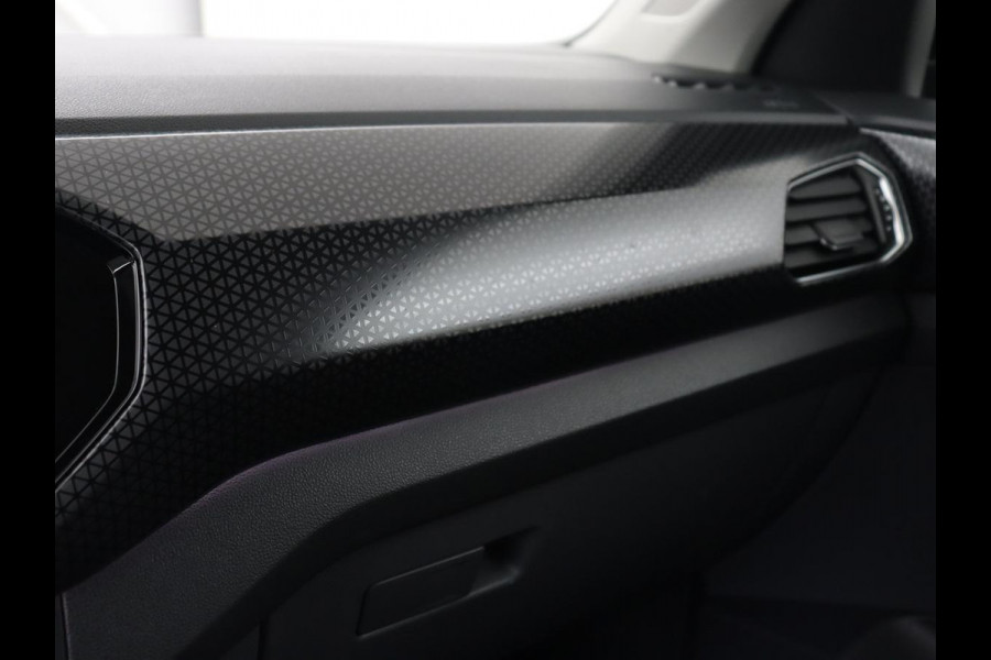 Volkswagen T-Cross 1.0 TSI Style | Automaat | Stoelverwarming | Trekhaak | Carplay | Keyless | Virtual Cockpit | Adaptive cruise | Navigatie | Full LED | Parkeerhulp | Dodehoek detectie | Getint glas