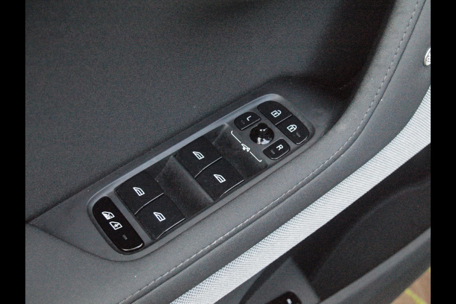 Polestar 2 Long Range Dual Motor Launch Edition 78kWh | 408 PK | Panoramadak | Camera | Harman Kardon |