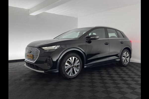 Audi Q4 e-tron 40 Launch Edition Advanced 77 kWh [ 3-Fase ] {SOH-88%} (INCL-BTW) *MATRIX-LED | NAVI-FULLMAP | KEYLESS | CAMERA | DIGI-COCKPIT | DAB | AMBIENT-LIGHT | HEATED-SPORTSEATS | TOWBAR | 19''ALU*
