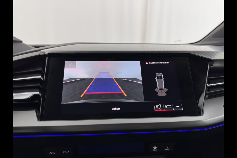 Audi Q4 e-tron 40 Launch Edition Advanced 77 kWh [ 3-Fase ] {SOH-88%} (INCL-BTW) *MATRIX-LED | NAVI-FULLMAP | KEYLESS | CAMERA | DIGI-COCKPIT | DAB | AMBIENT-LIGHT | HEATED-SPORTSEATS | TOWBAR | 19''ALU*